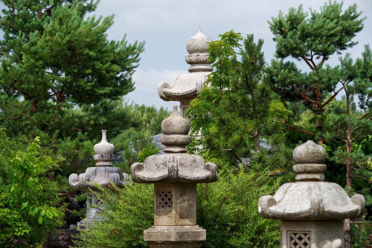 Japoniskas Sodas Medomiskiai Esterno foto